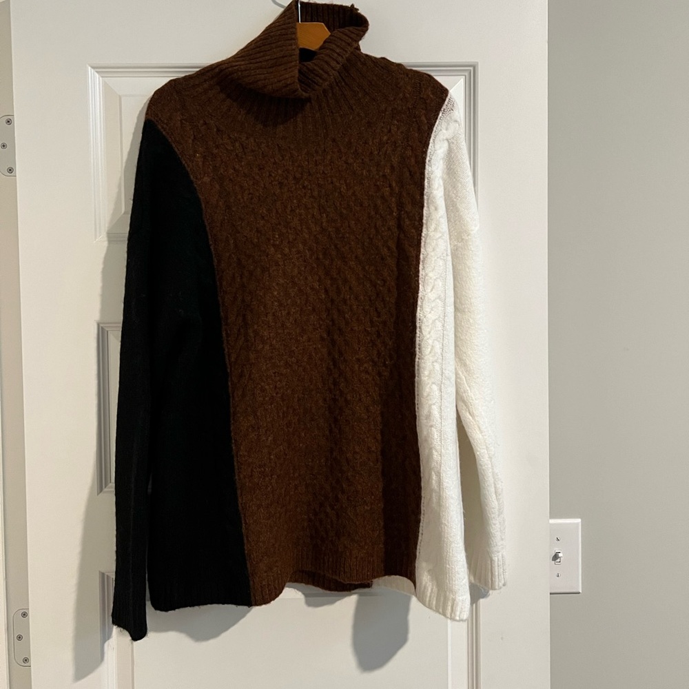 Entro Size Medium Brown Black White Turtleneck Sweater